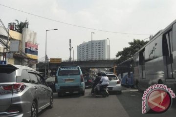 Bom Kampung Melayu - Lalu lintas Pasar Gembrong-Tebet dialihkan