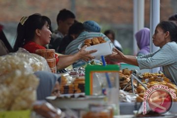 Polair Bangka Barat bagikan takjil ke nelayan