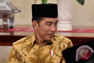 Presiden Jokowi bagikan sembako di Kabupaten Bogor