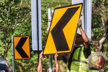 Garut siagakan ekskavator di jalan rawan longsor