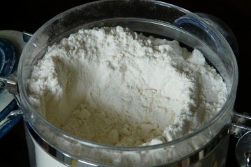 Sebelum buat adonan, sangrai tepungnya dulu, kata ahli