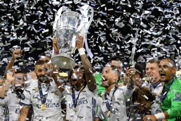 Skuat Real Madrid disambut sebagai legenda hidup
