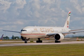 Etihad tangguhkan penerbangan dari dan ke Qatar mulai Selasa