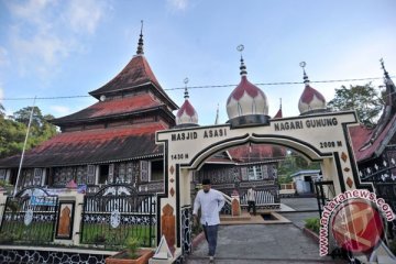 Berteduh di Masjid Asasi, masjid tertua di Padang Panjang