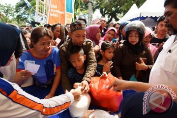 Polisi dan Bulog gelar Pasar Murah Bekasi