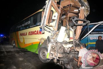 Bus tabrak truk di Cipali, dua meninggal