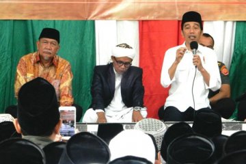Presiden Jokowi diskusi dengan para santri Tasikmalaya