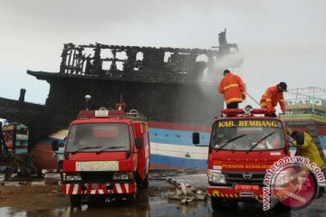 Lima kapal nelayan Juwana terbakar