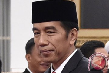 Presiden shalat dzuhur di Masjid Alhujuriah Sukabumi