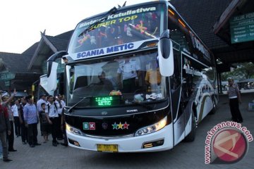 Pemudik tiba di terminal Makassar H+8 menurun