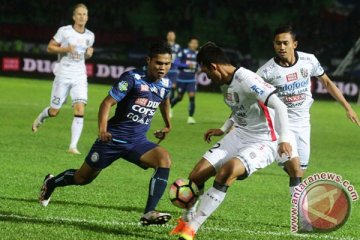 Arema tanpa dua pemain asing ladeni Bali United