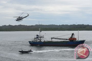 Badan Penegakan Maritim Malaysia tahan dua kapal pindah minyak luar batas