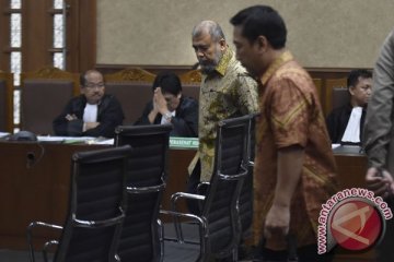 Gunakan sandi "eceran-grosiran", ini isi percakapan Patrialis Akbar-Kamaludin