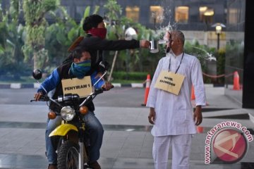 Istri Novel desak pelaku penyerangan segera diungkap