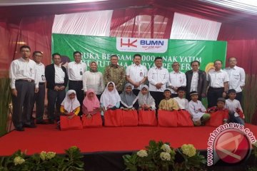 Tanda Cinta Hutama Karya untuk 1.000 anak yatim