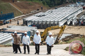 Presiden Jokowi nilai baik perkembangan tol Bocimi