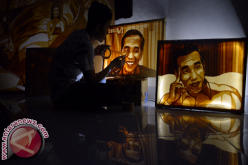 Seniman Dede Rai rampungkan lukisan Jokowi