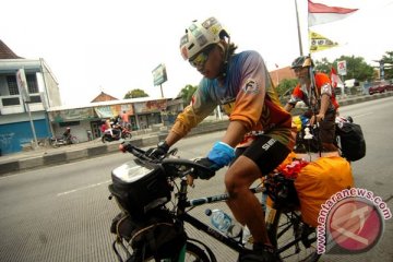 Pemudik bermotor mengular di jalur Pantura Karawang