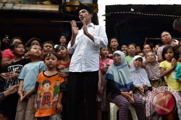 Presiden Jokowi blusukan ke pemukiman padat Jakarta