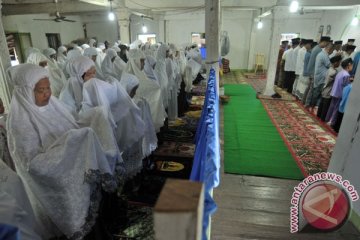 Jamaah Naqsabandiyah rayakan Idul Fitri hari ini