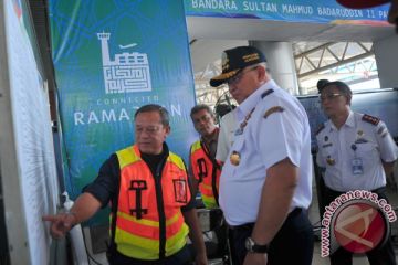 Pantau Arus Mudik Bandara SMB II