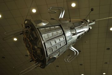 ANTARA Doeloe : Satelit Sputnik III Sovjet Rusia diatas Bandung