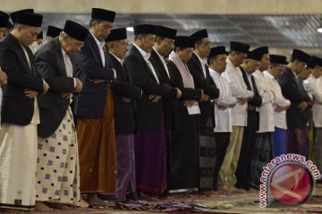 Jusuf Kalla sholat Idul Fitri di Mesjid Istiqlal