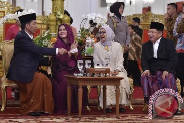 Wapres dampingi Presiden Jokowi open house di Istana