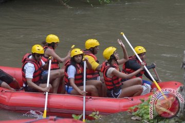 Berita kemarin, Presiden Jokowi mudik hingga Obama berarung jeram