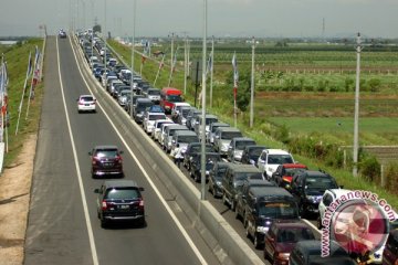 Jalur Purworejo-Kutoarjo terjadi antrean kendaraan