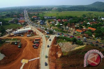 Ratusan warga blokir akses jalan tol Batang-Pemalang