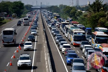 Bahu darurat tol Jakarta-Cikampek akan dimanfaatkan untuk jalur angkutan umum