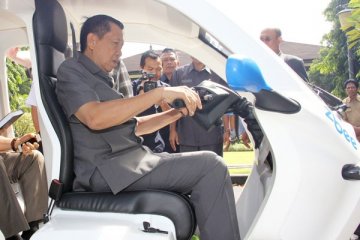 Gubernur Bali jajal ZBee, mobil listrik produksi Banyuwangi