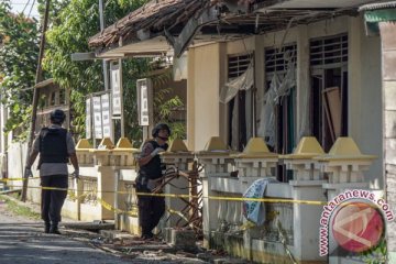 Gegana selidiki ledakan di atap rumah warga