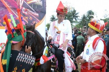 Inpex bantu Pemkab MTB kembangkan tenun ikat