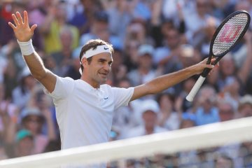 Federer melaju ke perempat final turnamen Swiss Indoors