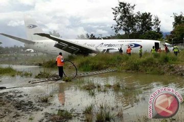Pesawat tiba-tiba terhenti akibat hidrolik bocor