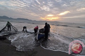 Polisi di NTT tindak tegas kapal pukat