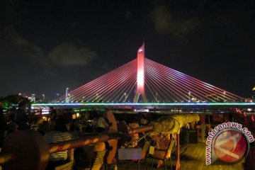 Sensasi makan malam di alur Sungai Mutiara