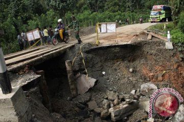 Kolaka Timur genjot pembangun jalan hubungkan desa lain