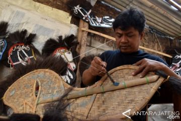 KERAJINAN KUDA LUMPING