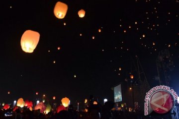 Ribuan lampion diterbangkan pada Dieng Culture Festival