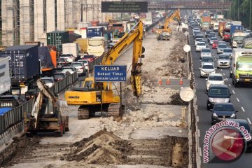 Jalan Tol Jakarta-Cikampek mulai pengecoran lantai jembatan