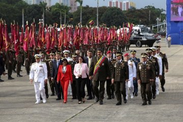 Tentara dan milisi Venezuela latihan setelah ancaman serangan Trump