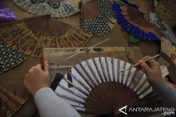 KIPAS BATIK TULIS