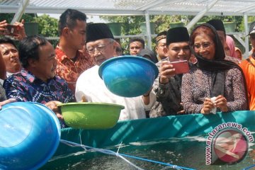 Menteri Susi bagikan ikan untuk santri