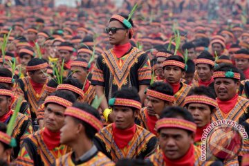 Tari Saman 10.001 pecahkan rekor MURI