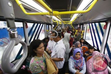 Transjakarta uji coba perpanjangan waktu layanan Koridor 13