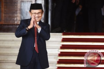 Kemarin Jokowi kirim dokter untuk Habibie, arca dewa ditemukan di Tulungagung