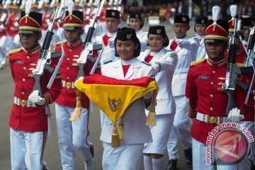 Duplikat bendera Pusaka dikirab dengan kereta kencana